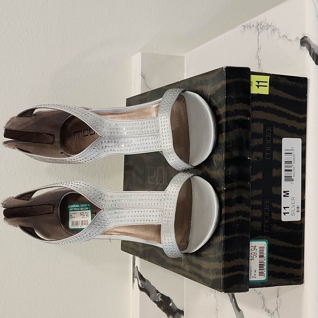 Brand New Moda Silver Heels